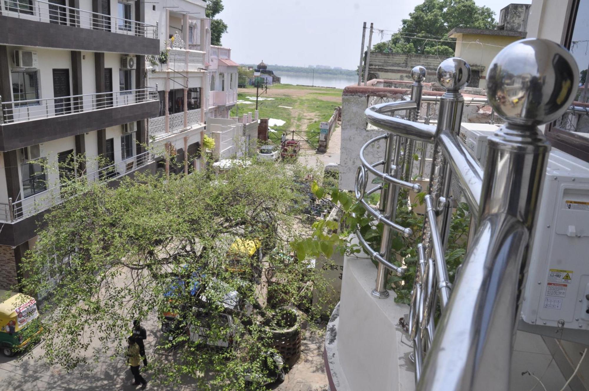 Golden River Varanasi Exterior foto